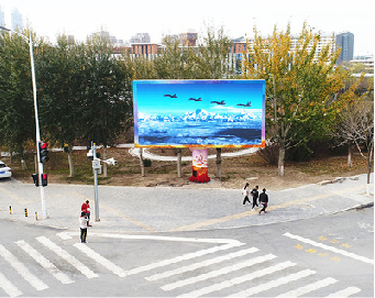 建水户外大屏广告投放要点。